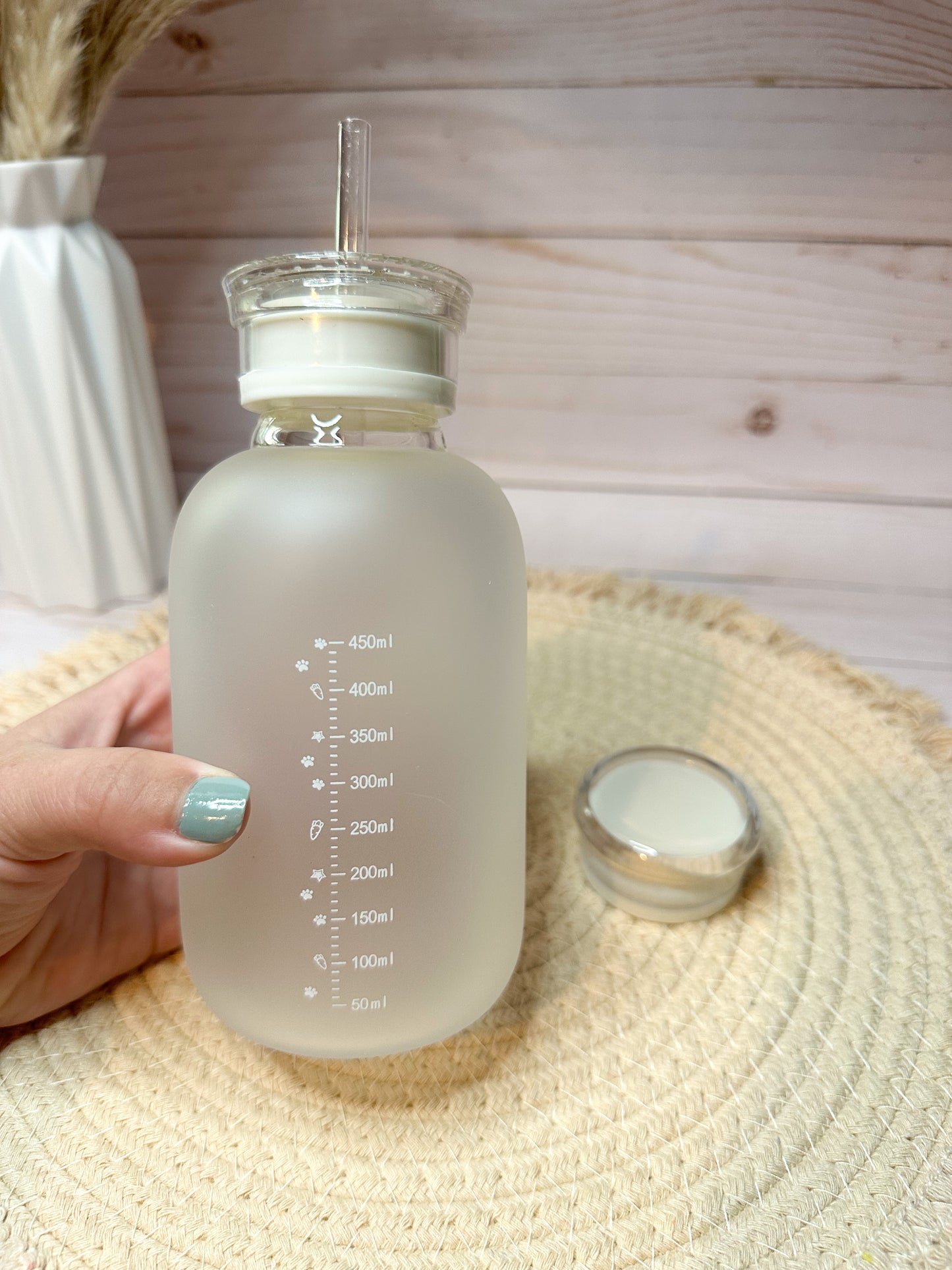 Daisy Frosted Bottle with Lid and Straw